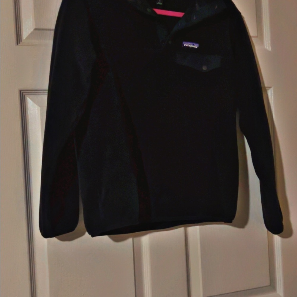Patagonia Women's Black snap up fleece